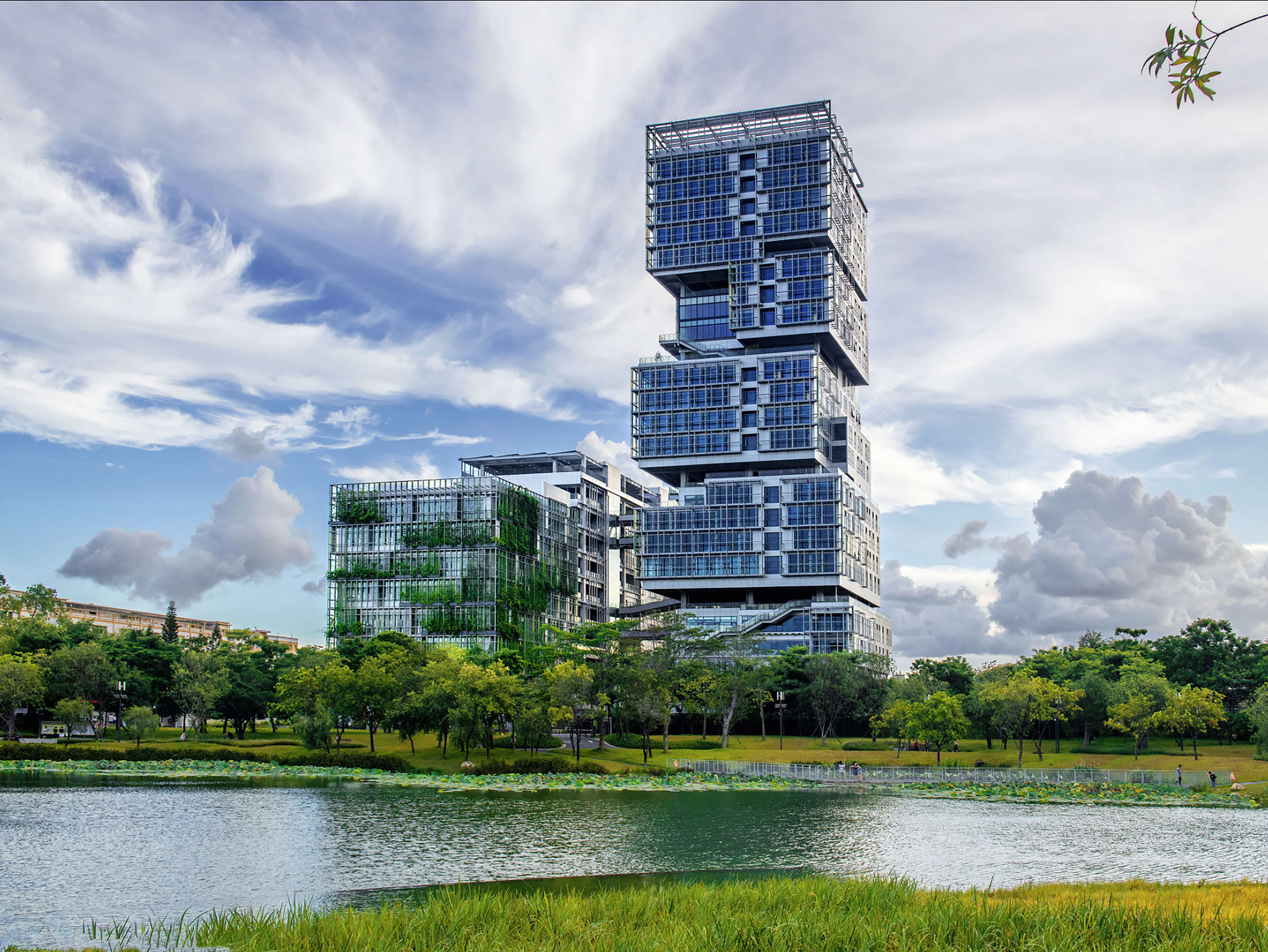 Photo of a skyscraper in the Shenzhen International Low Carbon City